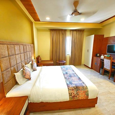 Opulence Inn - 500 Meters From Railway Station Udaipur Exterior photo