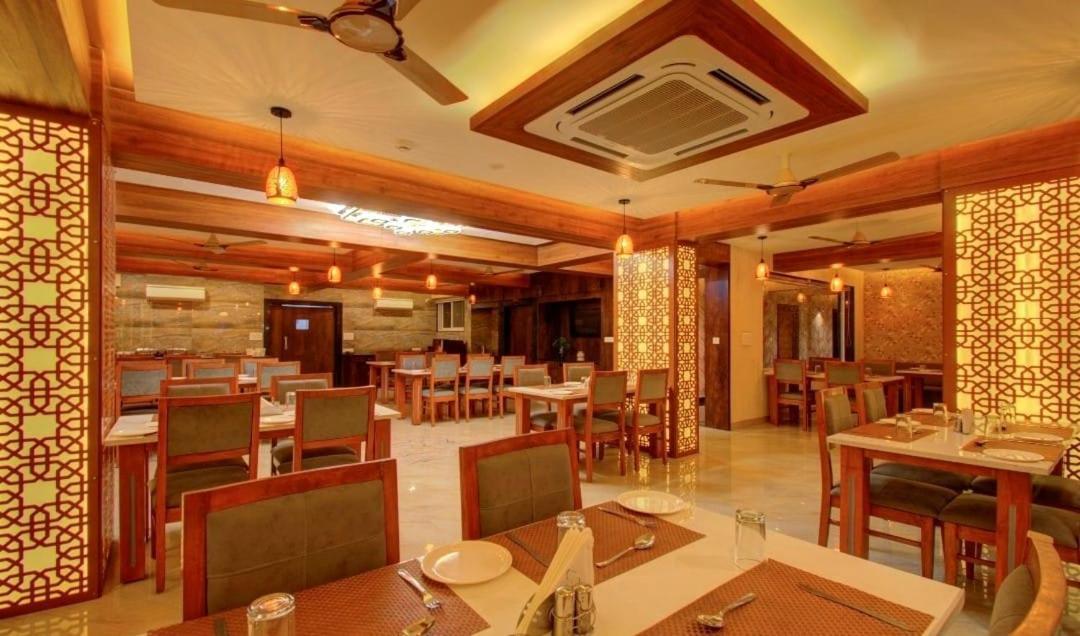 Opulence Inn - 500 Meters From Railway Station Udaipur Exterior photo