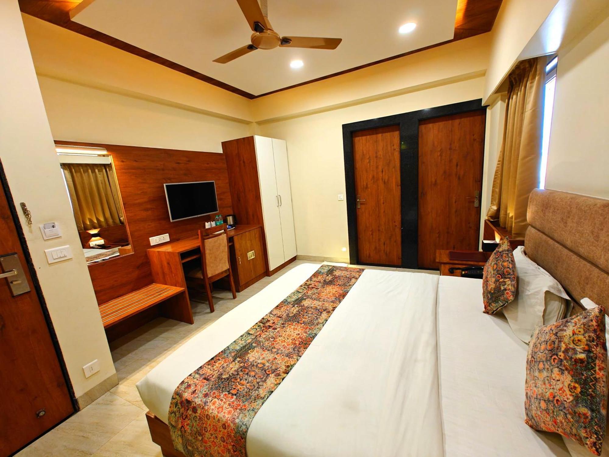 Opulence Inn - 500 Meters From Railway Station Udaipur Exterior photo