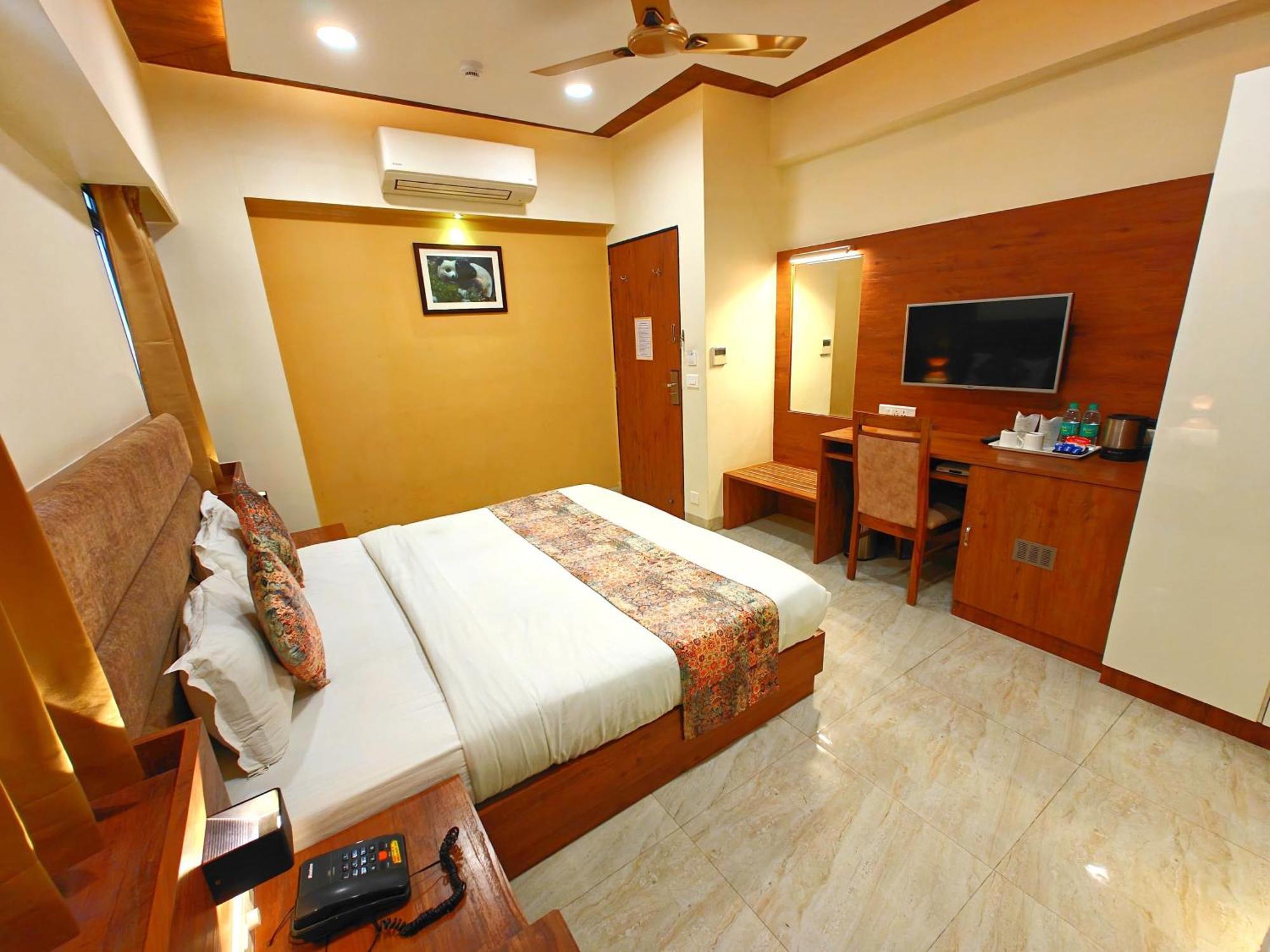Opulence Inn - 500 Meters From Railway Station Udaipur Exterior photo