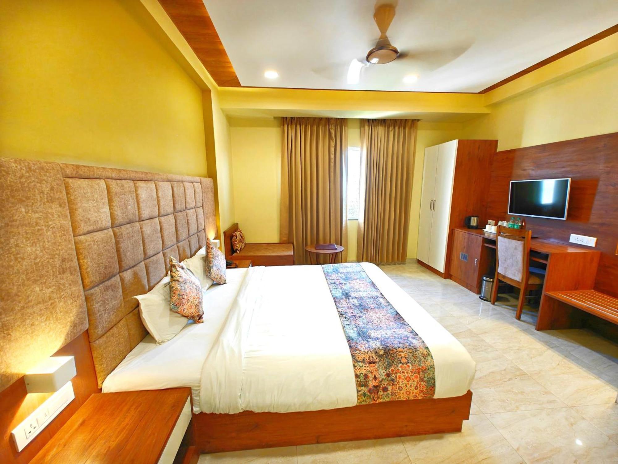 Opulence Inn - 500 Meters From Railway Station Udaipur Exterior photo