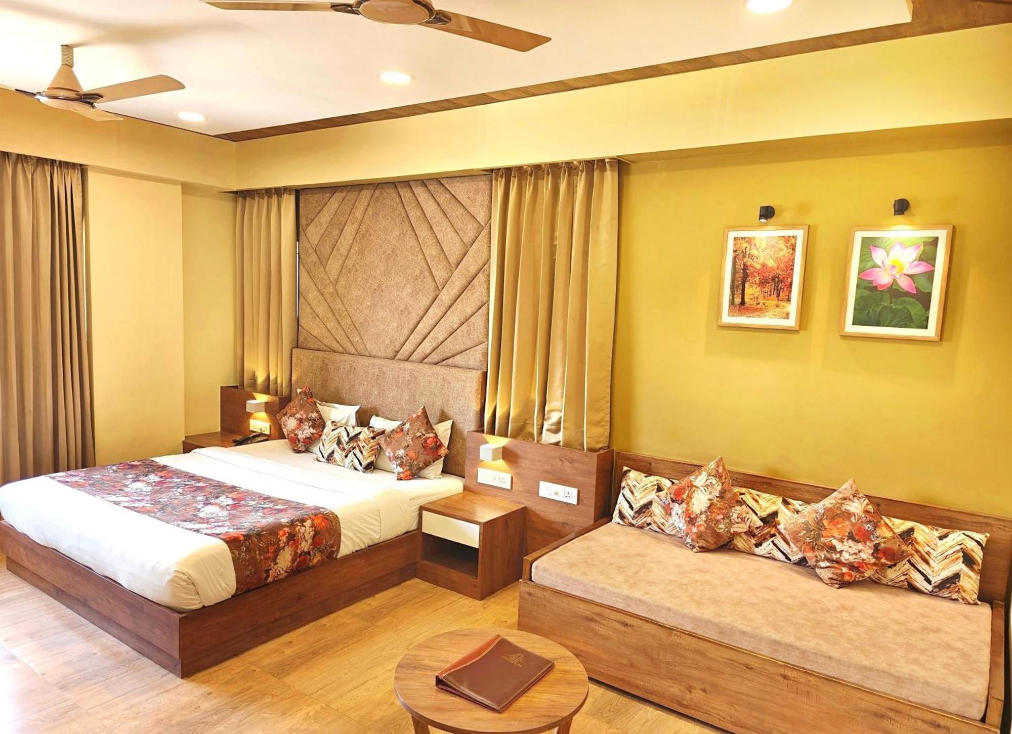 Opulence Inn - 500 Meters From Railway Station Udaipur Exterior photo