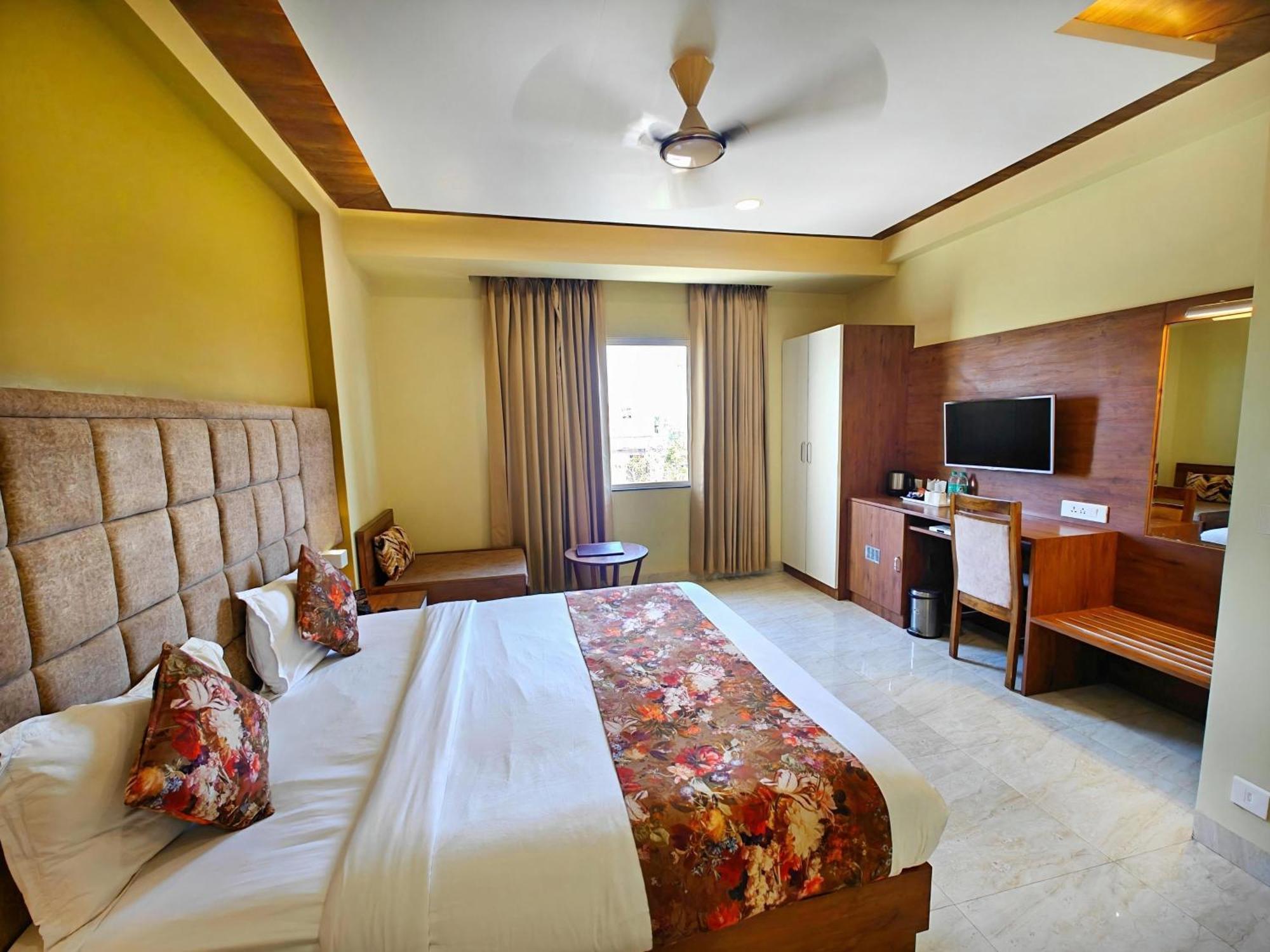 Opulence Inn - 500 Meters From Railway Station Udaipur Exterior photo
