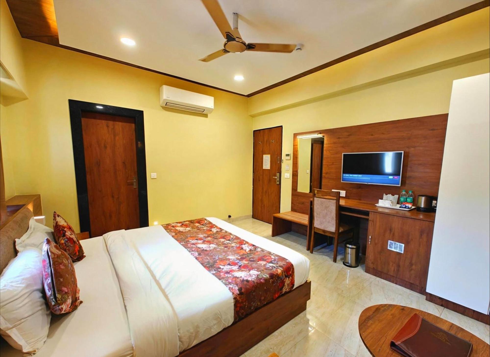 Opulence Inn - 500 Meters From Railway Station Udaipur Exterior photo