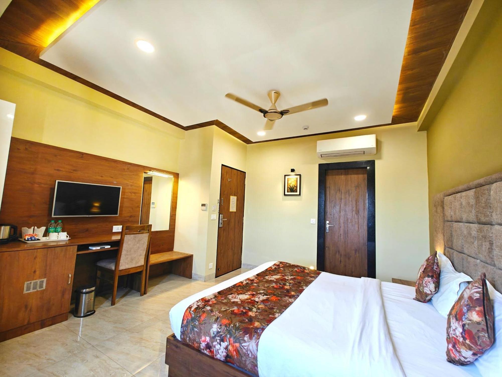 Opulence Inn - 500 Meters From Railway Station Udaipur Exterior photo