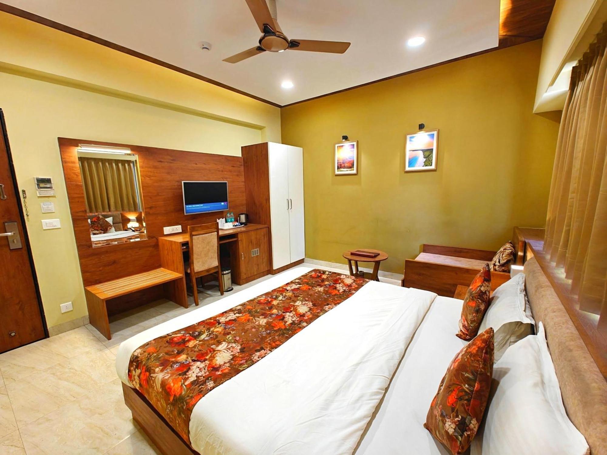 Opulence Inn - 500 Meters From Railway Station Udaipur Exterior photo