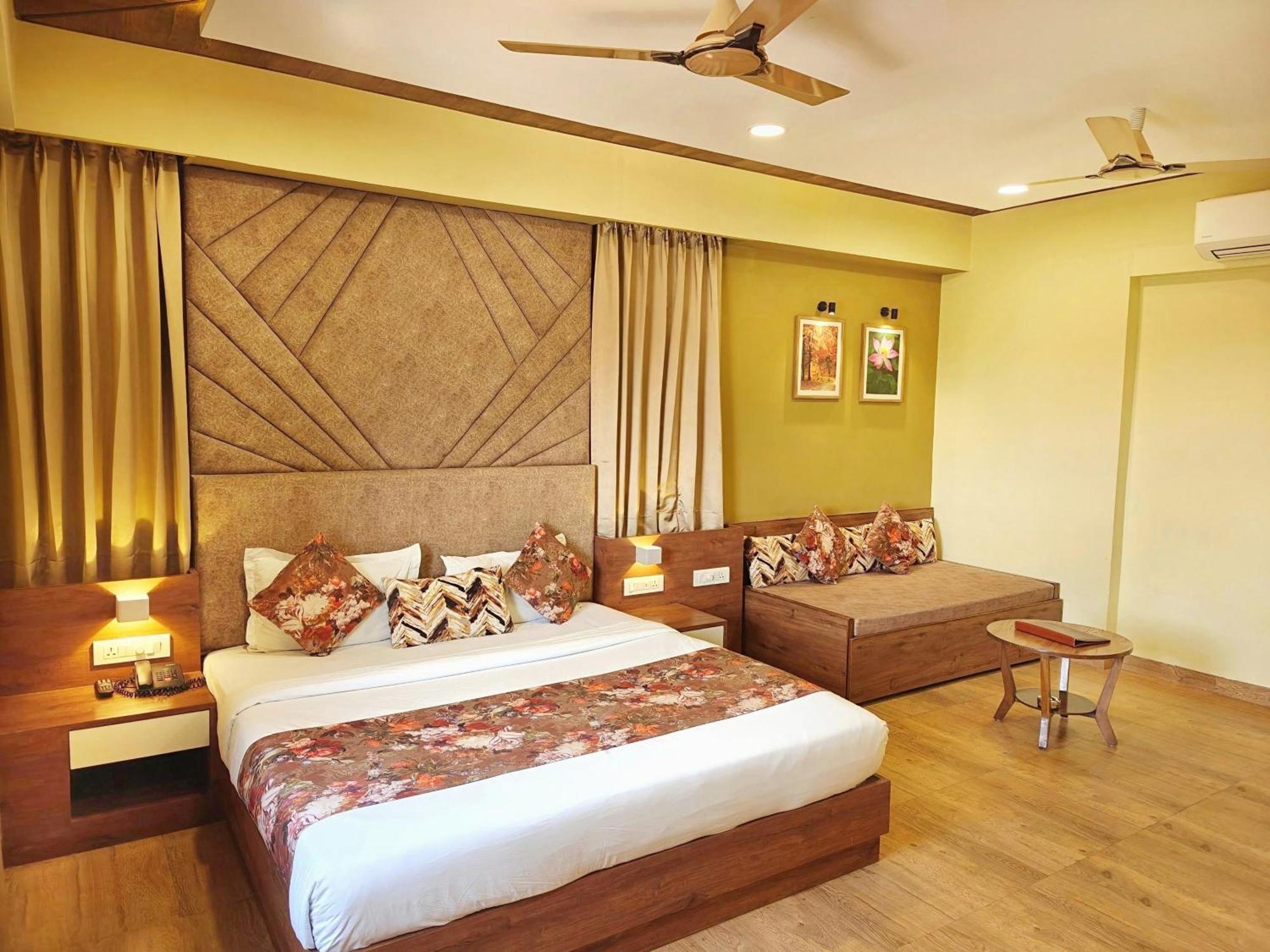 Opulence Inn - 500 Meters From Railway Station Udaipur Exterior photo