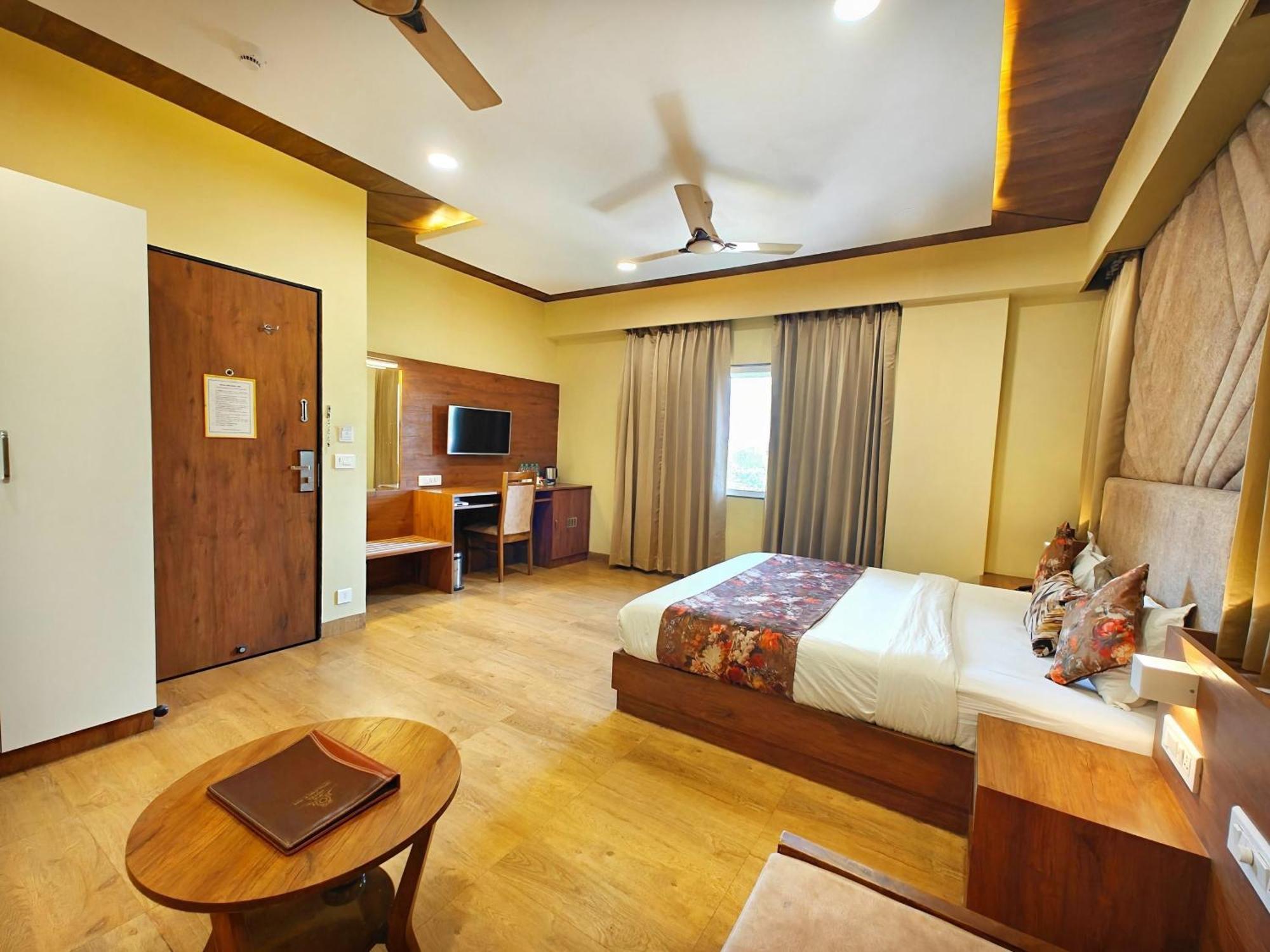 Opulence Inn - 500 Meters From Railway Station Udaipur Exterior photo