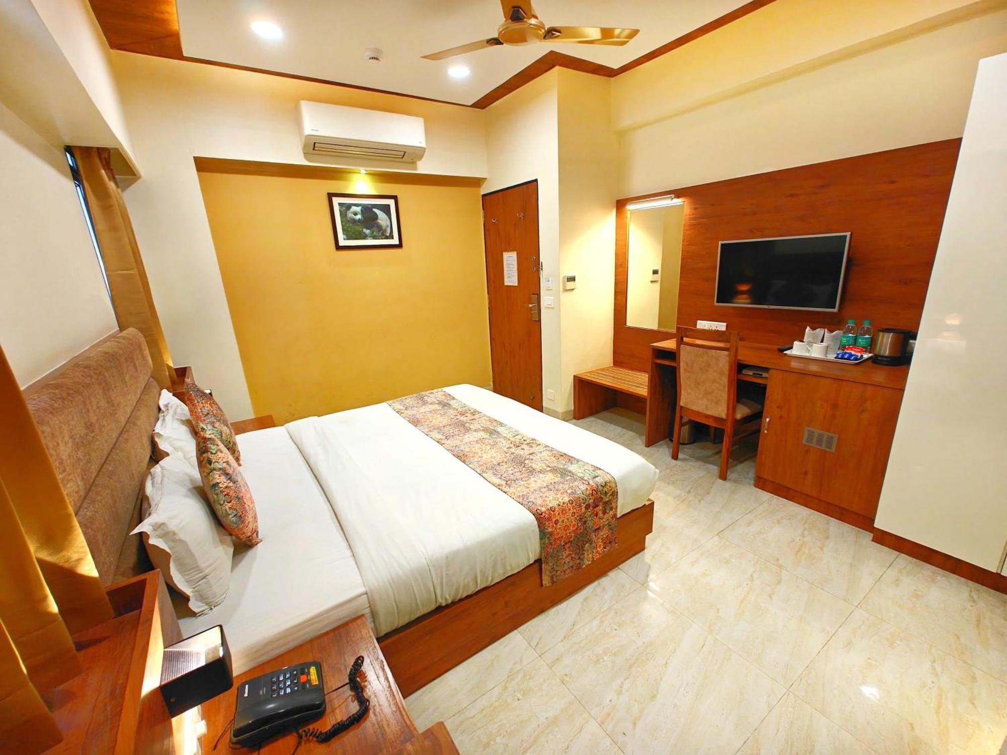 Opulence Inn - 500 Meters From Railway Station Udaipur Exterior photo