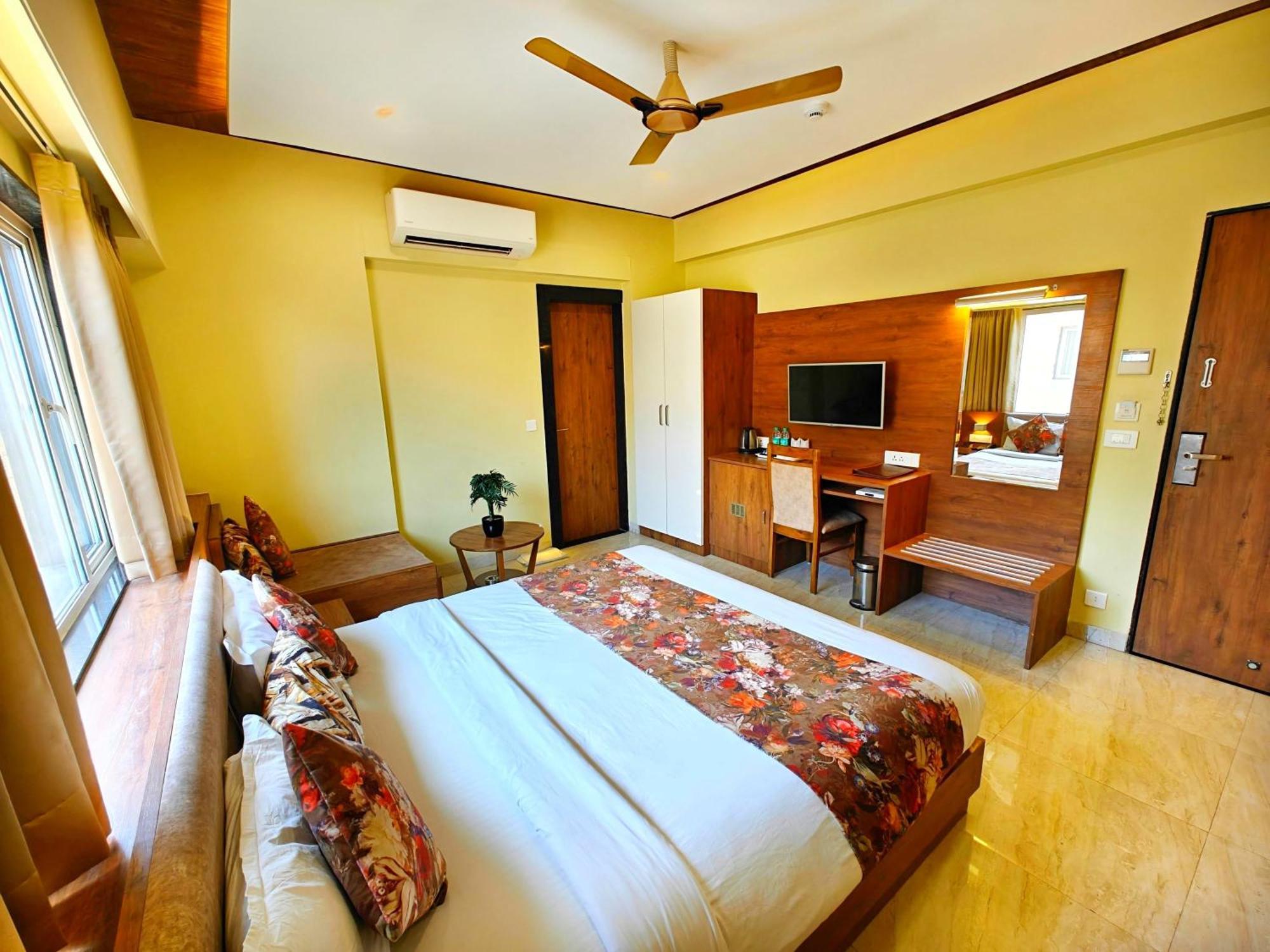 Opulence Inn - 500 Meters From Railway Station Udaipur Exterior photo