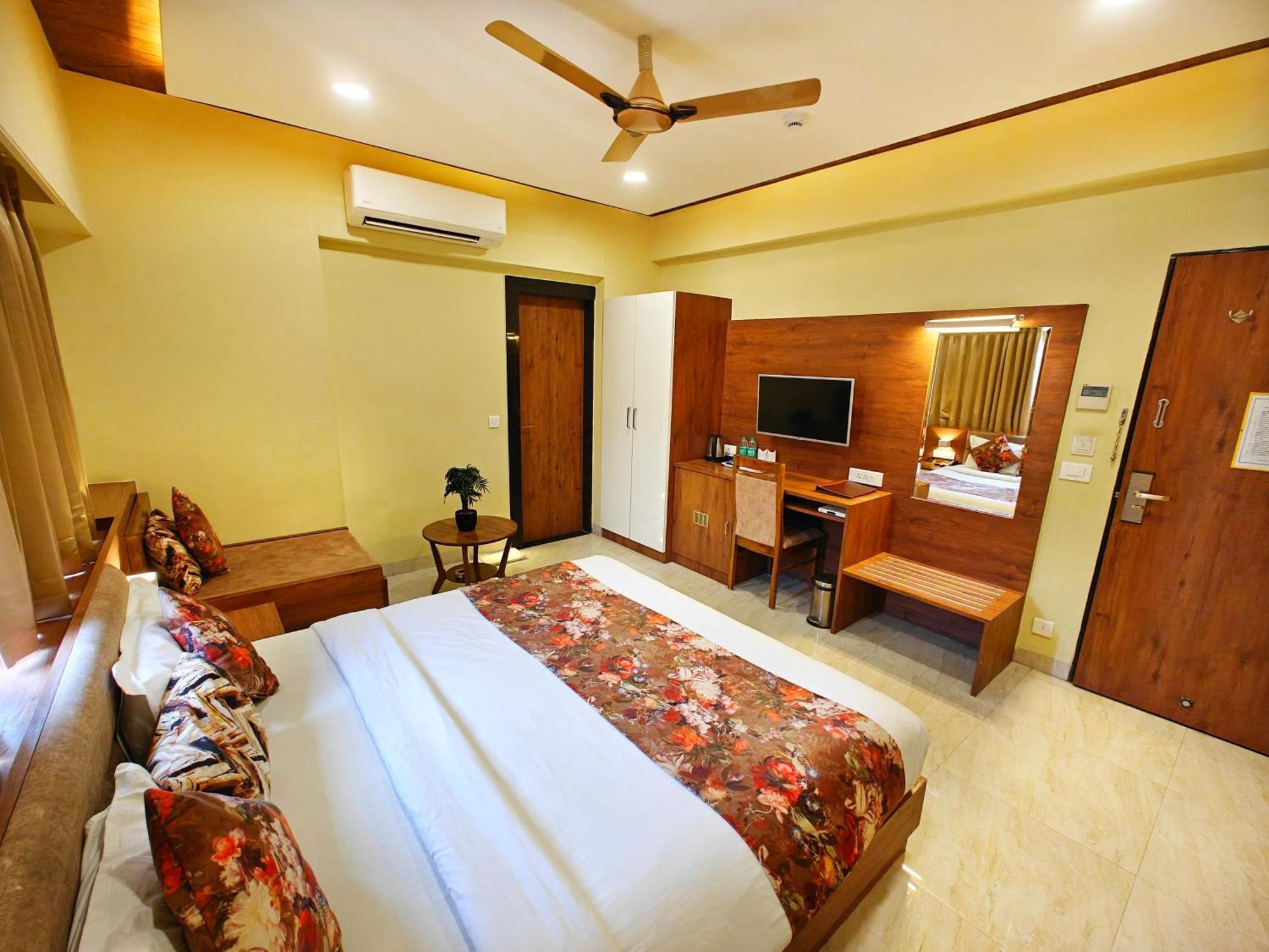 Opulence Inn - 500 Meters From Railway Station Udaipur Exterior photo