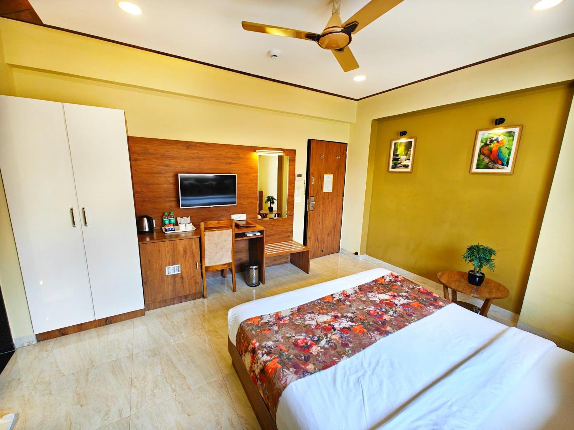 Opulence Inn - 500 Meters From Railway Station Udaipur Exterior photo