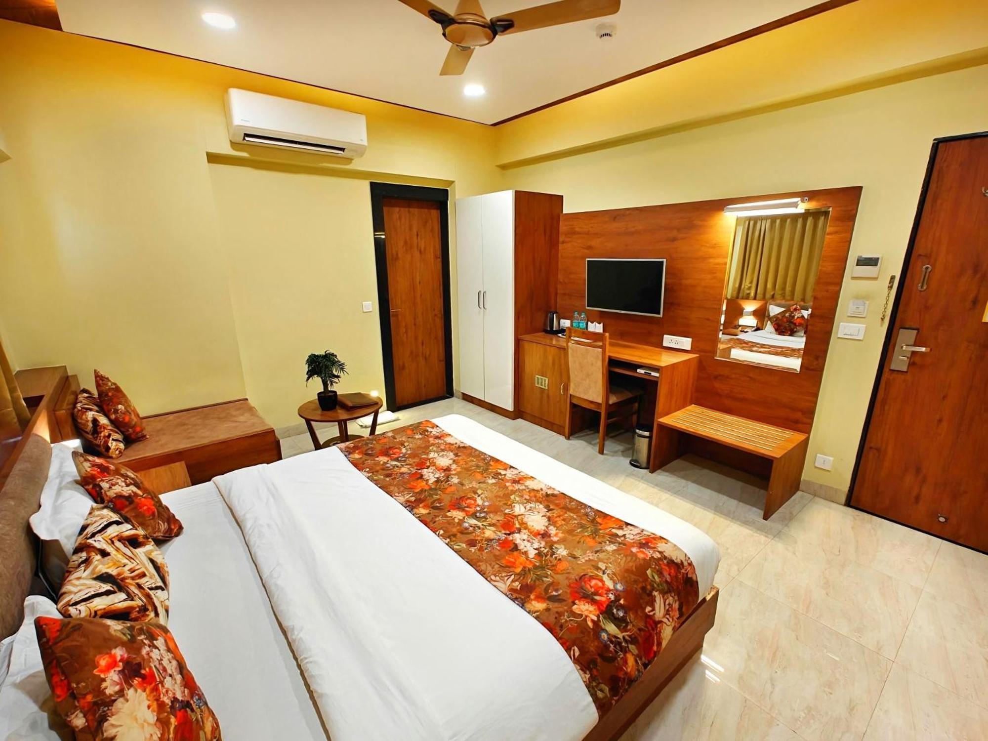 Opulence Inn - 500 Meters From Railway Station Udaipur Exterior photo