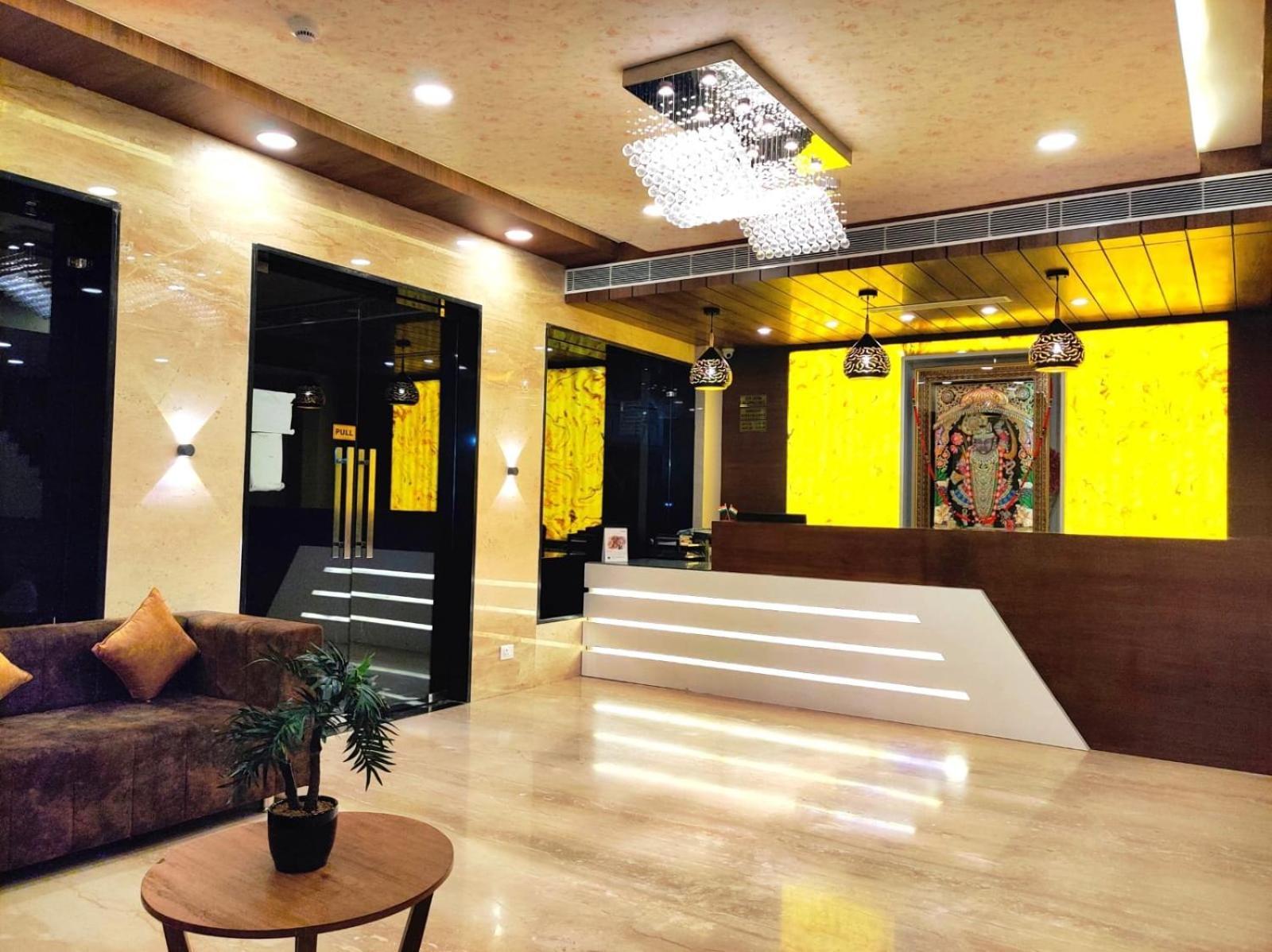 Opulence Inn - 500 Meters From Railway Station Udaipur Exterior photo